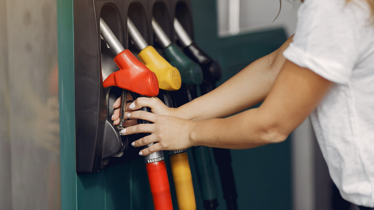 Benzin Ve Motorine Dev Indirim Bekleniyor