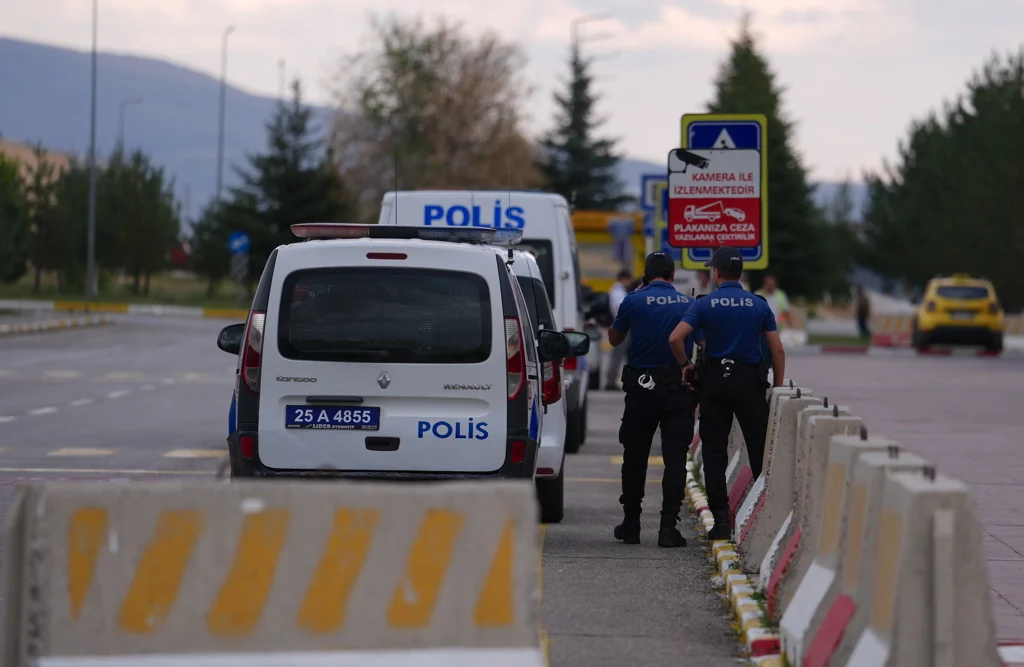 Bomba Ihbari Hindistan Dan Almanya Ya Giden Ucak Erzurum A Acil Inis Yapti 1