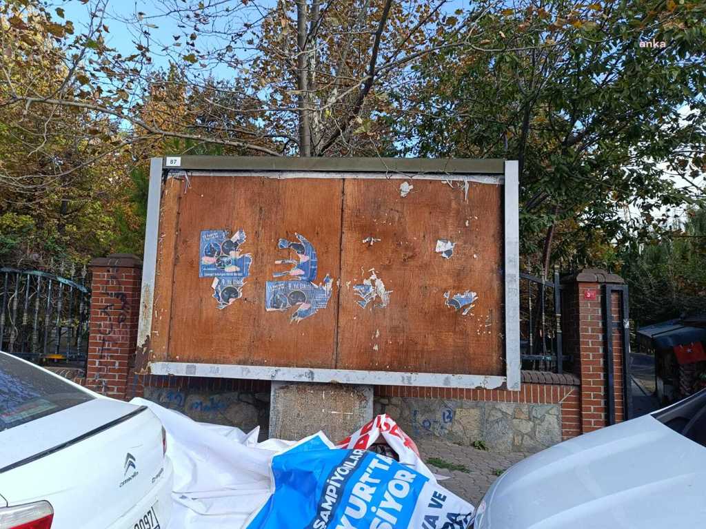 Kayyum Talimat Verdi Esenyurt Ta Bilboardlardaki Ozer Fotograflari Ve Chp Duyurulari Sokuldu (1)