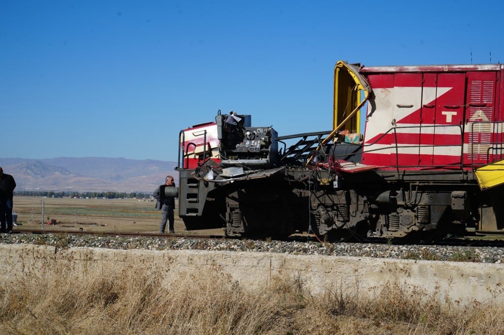 Musta Tren Kazasi 1 Olu 2 Yarali 2