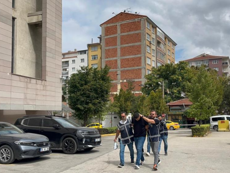 Ambulansı Takip Eden Baba Oğul, Adliyeye Ters Kelepçeyle Sevk Edildi (2)