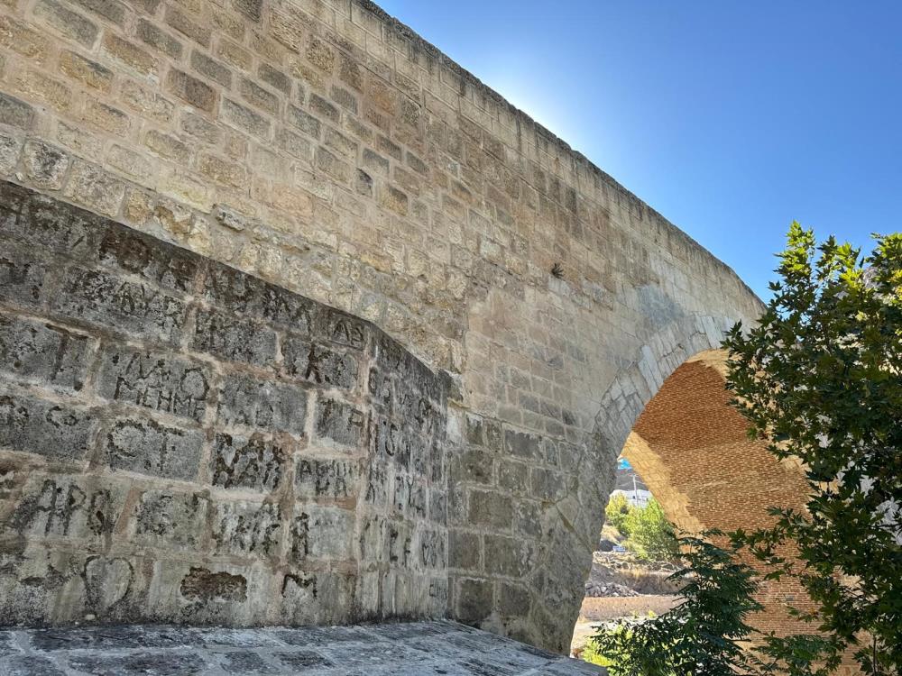 Diyarbakır Çermik’te Tarihi Haburman Köprüsü Tahrip Ediliyor (2)