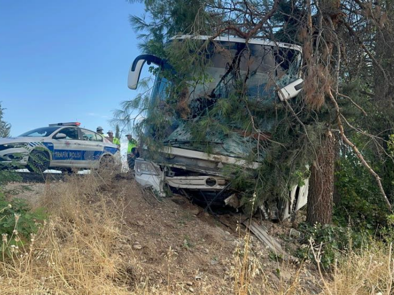 Diyarbakır Firmasına Ait Otobüs Kaza Yaptı 4 Ölü 1 Yaralı (2)