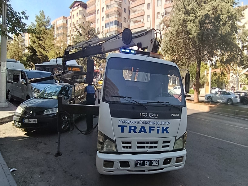 Diyarbakır’da Duraklara Park Eden Araçlara Zabıta Müdahalesi3
