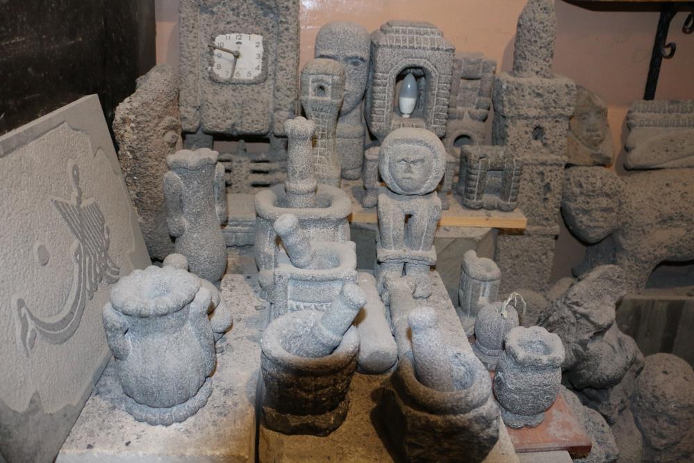 Diyarbakır’da Emekli Öğretmen Taşlarla Sanat Üretiyor (2)