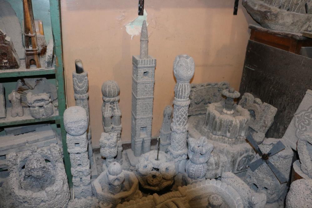 Diyarbakır’da Emekli Öğretmen Taşlarla Sanat Üretiyor (3)