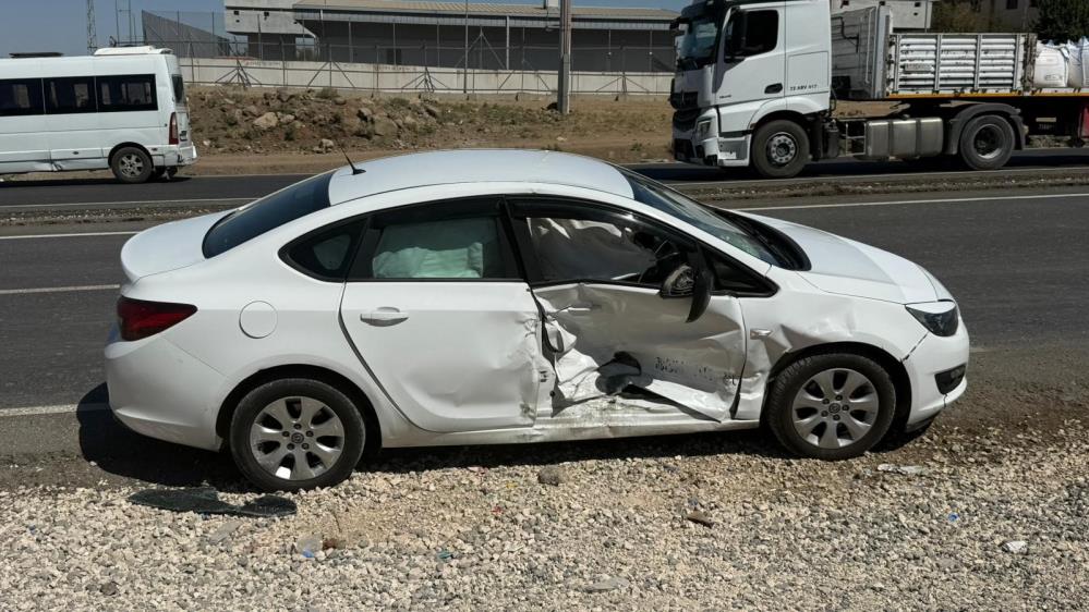 Diyarbakır’da Iki Otomobil Çarpıştı! (1)-1
