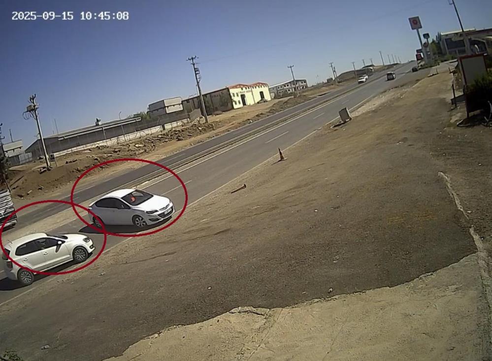 Diyarbakır’da Iki Otomobil Çarpıştı! (2)