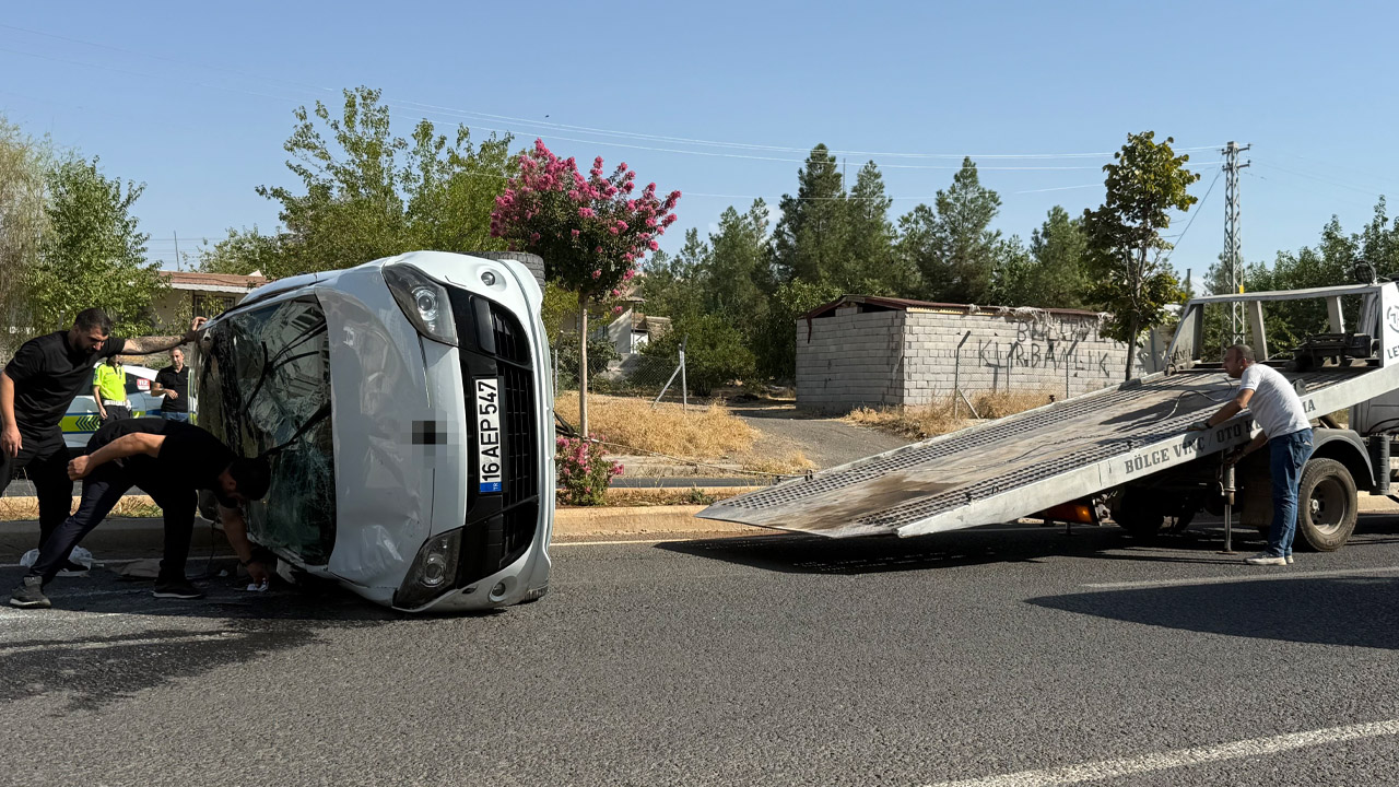 Diyarbakır’da Iki Otomobil Çarpıştı1
