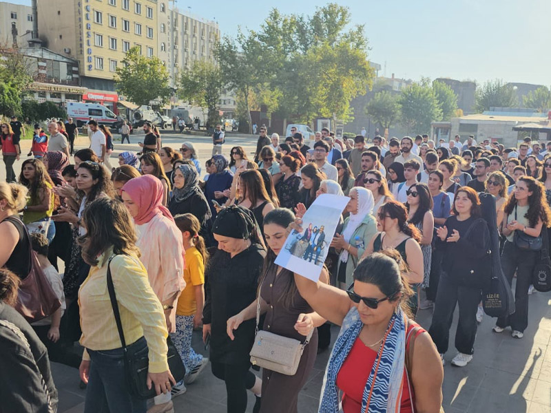 Diyarbakır’da Kadınlar Rojin Kabaiş Için Yürüdü3