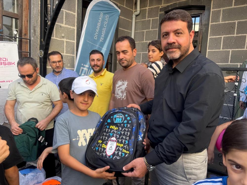 Diyarbakır’da Öğrencilere Kırtasiye Desteği Verildi-1