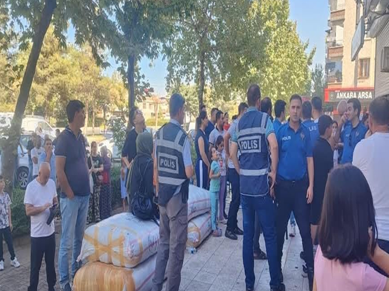 Diyarbakır’da Okul Kıyafeti Krizi Mağaza Kapattı, Kavga Çıktı2