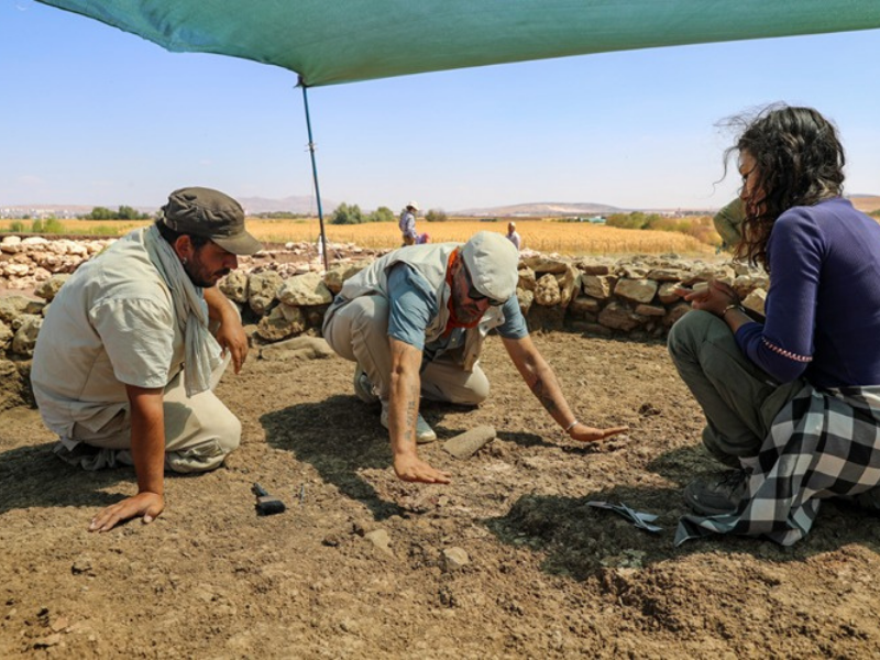 Diyarbakır’da Tarihe Işık Tutacak Kırmızı Tabanlı Yapı Keşfi (1)