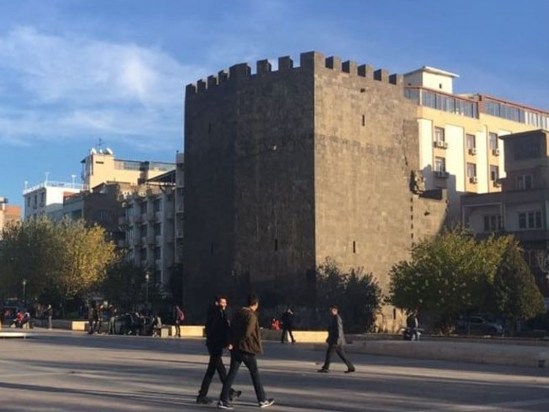 Diyarbakır’daki Tek Beden Burcu’nun Ismi Değişiyor15