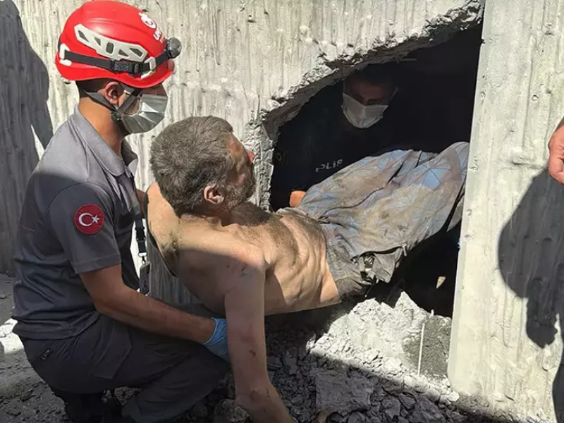 Duvar Arasında Mahsur Kalan Kişi 6 Saatte Kurtarıldı (4)