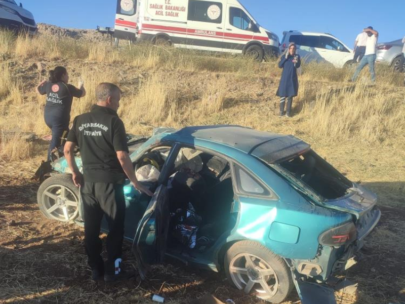 Ergani'de Otomobil Şarampole Devrildi 1 Ölü, 1 Yaralı1