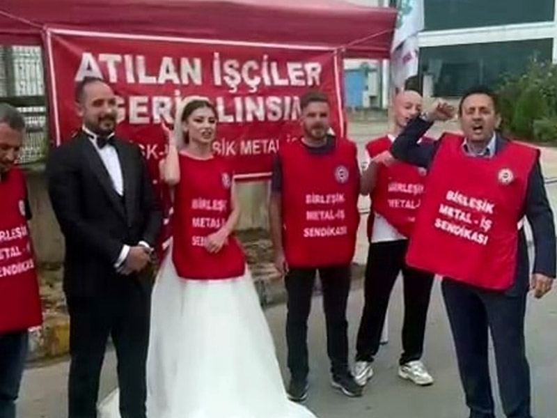 Evlendiği Gün Işten Çıkarıldı Gelinliğiyle Fabrika Önünde Eylem Yaptı2