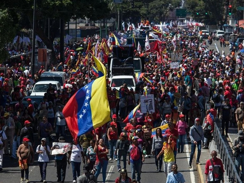 Venezuela’da Vatandaşlarına Askeri Eğitim Veriliyor2