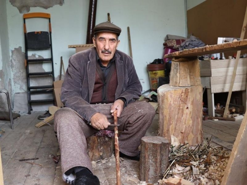 Atık Ağaç Parçalarından Sanat Eseri Çıkarıyor2
