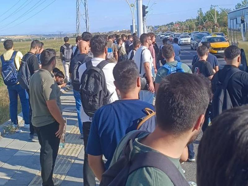 Dicle Üniversitesi Öğrencilerinin Ring Servis Krizi3