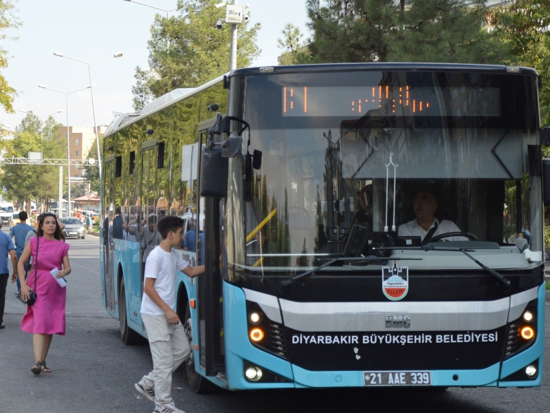 Dicle Üniversitesi Öğrencilerinin Ring Servis Krizi4