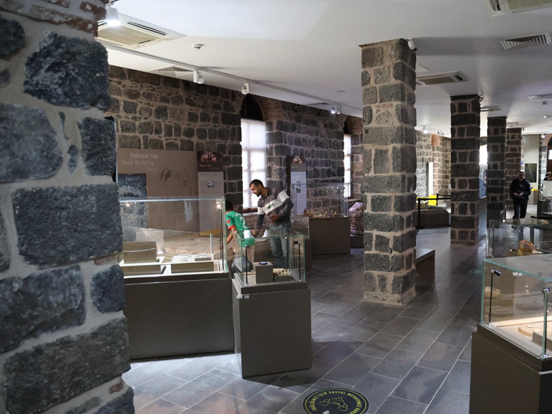 Diyarbakır’da 12 Bin Yıllık Musalla Taşı Gün Yüzüne Çıktı.jpg1