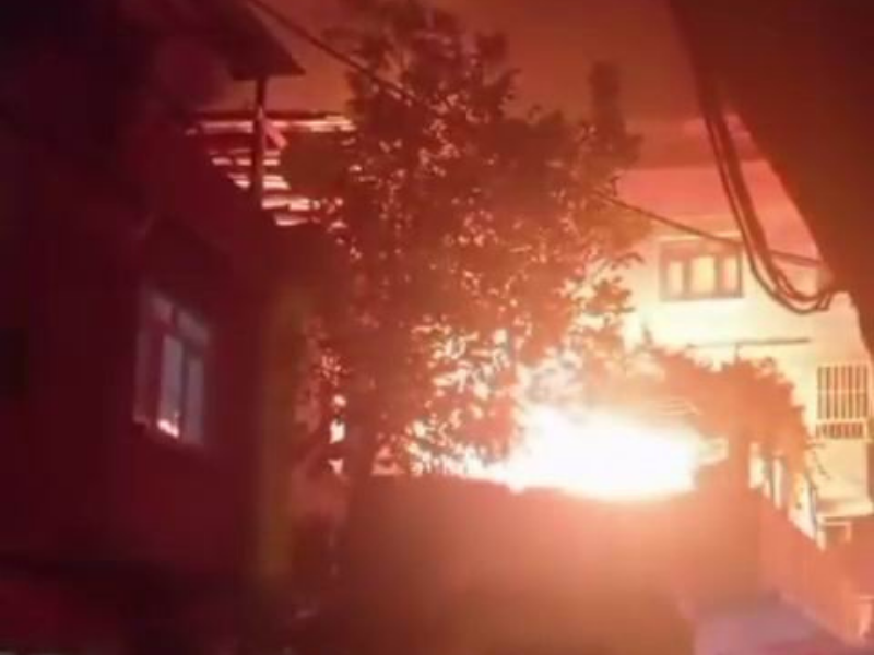 Diyarbakır’da 2 Katlı Binada Yangın Paniği (2)