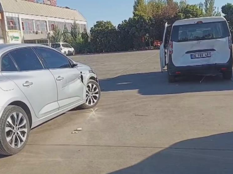 Diyarbakır’da 3 Araç Birbirine Girdi