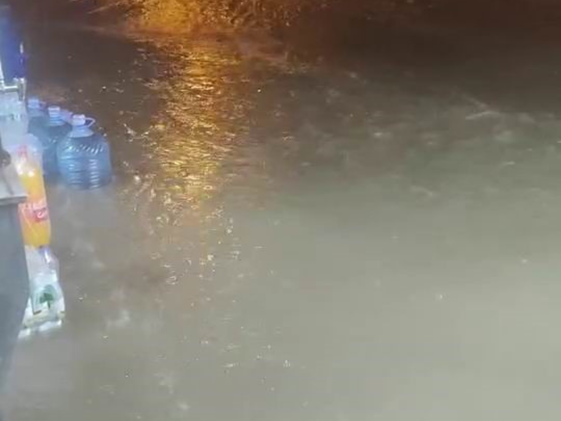 Diyarbakır’da Ev Ve Iş Yerlerini Su Bastı (2)