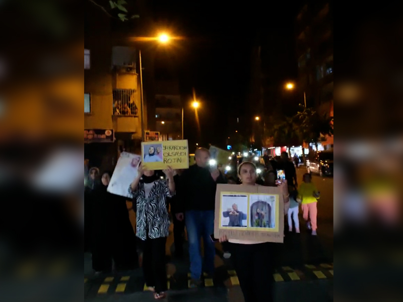 Diyarbakır'da Kadınlar Rojin Kabaiş Için Oturma Ve Işık Eylemi Yaptı3