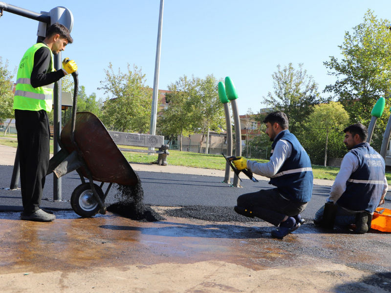 Diyarbakır’da Parklarda Kapsamlı Yenileme Çalışması Başladı (2)