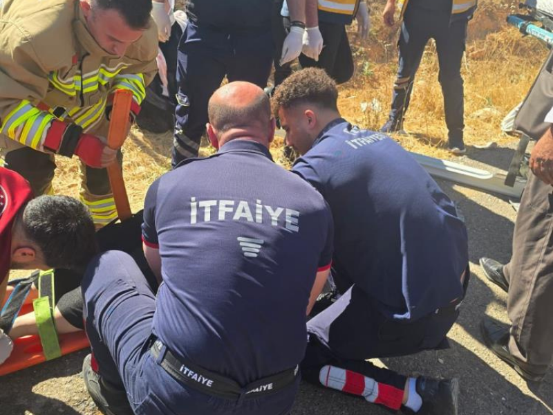 Kamyonet Ve Otomobil Çarpıştı 4 Çocuk Ve 4 Yetişkin Yaralandı (2)