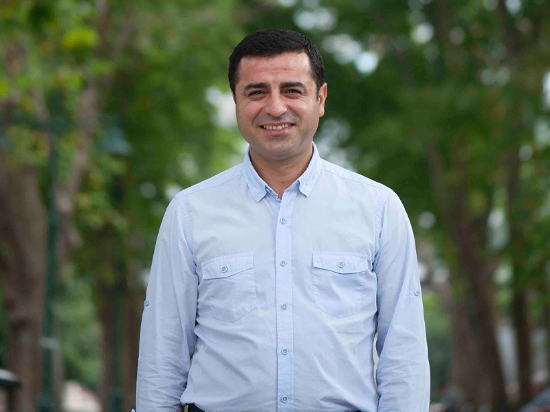 Koma Amed Konserinde Demirtaş Ve Mızraklıdan Mesaj3