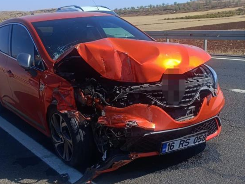 Mardin’de Otomobil Ile Motosiklet Çarpıştı 1 Ölü, 4 Yaralı (2)-1