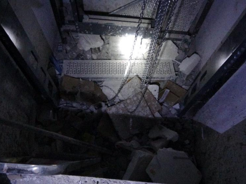 Montaj Sırasında Dengesini Kaybetti 3 Metreden Boşluğa Düştü (2)