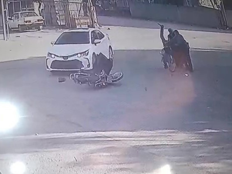 Motosiklet Sürücüsü Yaşlı Çiftin Üzerine Uçtu (2)