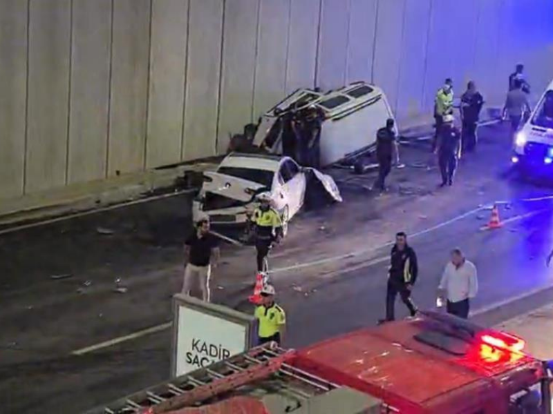 Şanlıurfa’da Üç Araç Çarpıştı 1’I Ağır 5 Yaralı (2)