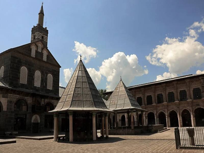 Ulu Cami’nin Yılanı Diyarbakır’ın Tarihine Kazınan Gizem2