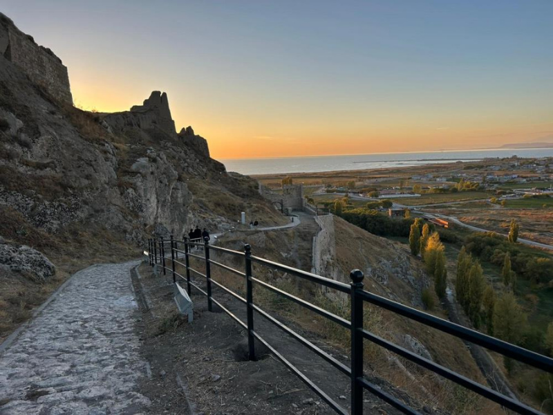 Van Kalesi Surlarına Korkuluk Yerleştirildi (3)