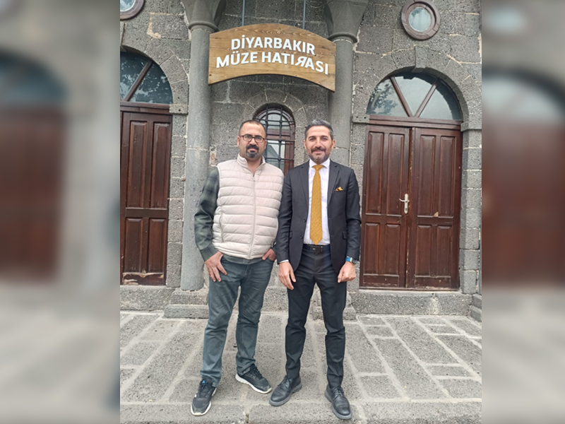 90 Yıllık Sır Çözüldü Aile Dedelerinin Mezar Taşını Diyarbakır’da Buldu.4Jpg