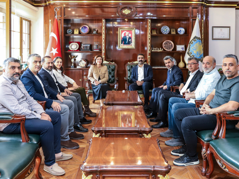 Amedspor Yönetiminden Büyükşehir’e Ziyaret (2)