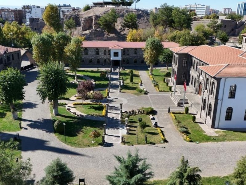Diyarbakır Müze Bahçesi Roma Dönemine Dönüştü (3)
