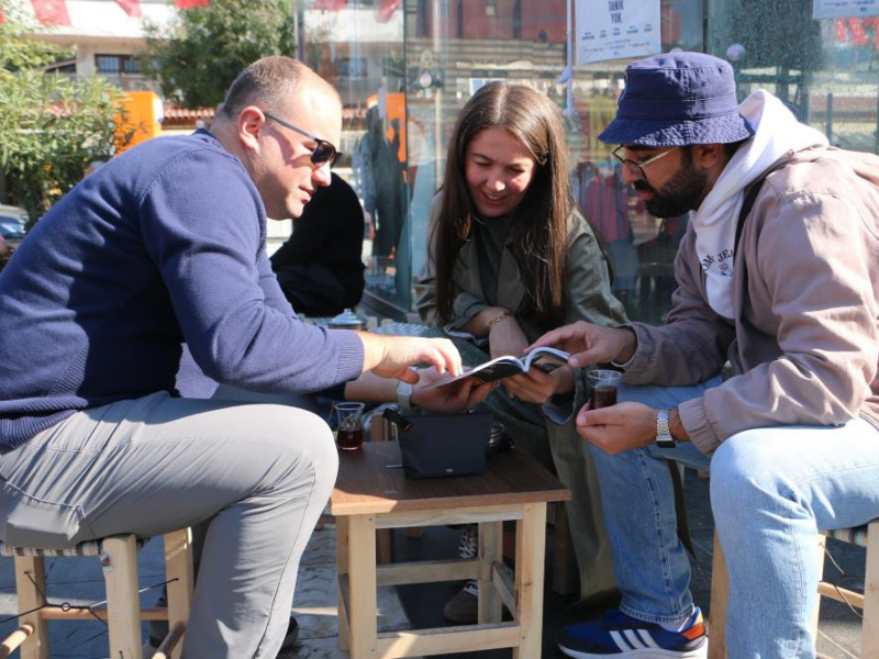 Diyarbakır Sokakları Eskişehirli Çiftin Serçe Otomobiliyle Renklendi (2)