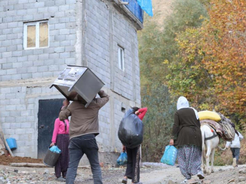 Diyarbakır’da 150 Haneli Mahallede Ulaşım Eşeklere Kaldı (1)