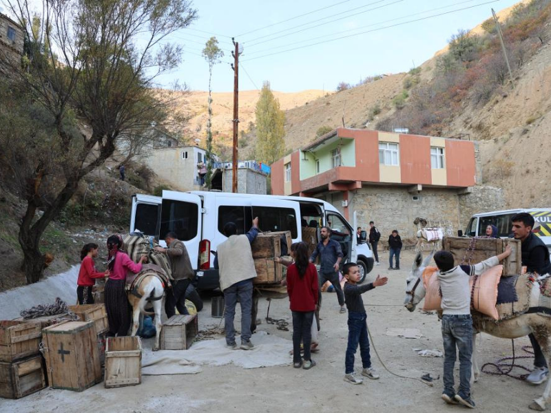Diyarbakır’da 150 Haneli Mahallede Ulaşım Eşeklere Kaldı (2)