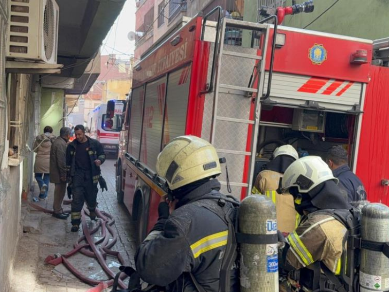 Diyarbakır’da Apartmanda Priz Yangını 2’Si Çocuk 7 Kişi Etkilendi (3)