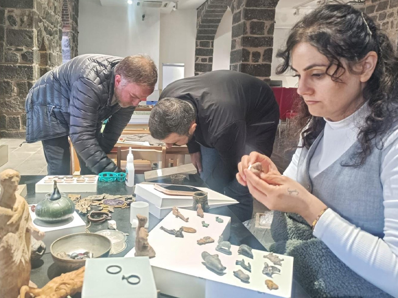 Diyarbakır’da Bir Ilk Türkiye’nin En Kapsamlı Sahte Eserler Sergisi Açılıyor5