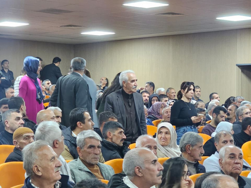 Diyarbakır’da Halk Toplantısı Mikrofon El Değiştirdi Talepler Bitmedi5
