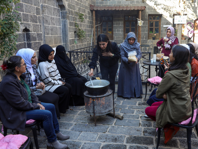 Diyarbakır’da Kadınlar Bitkilerle Hem Öğreniyor Hem Üretiyor (1)