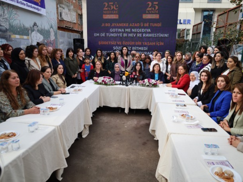 Diyarbakır’da Kadınlardan Güçlü Mesaj Şiddeti Birlikte Durduracağız-1